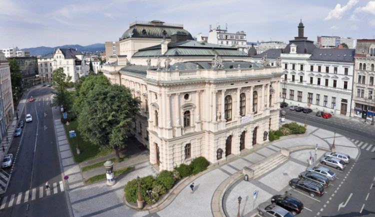 Když zkracování mění význam... Nový divadelní trailer vás možná zmate