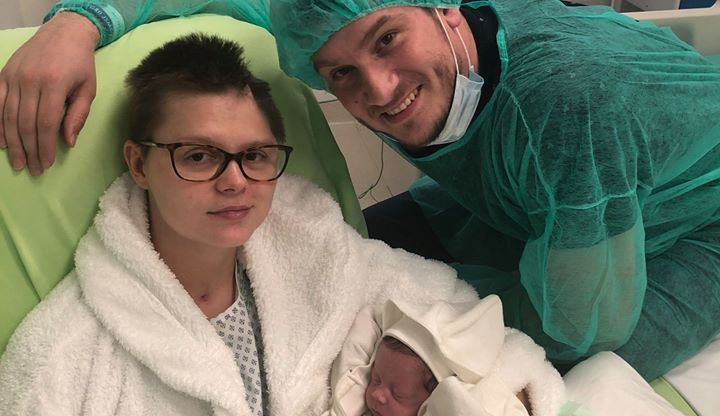 Podstoupila operace, aby mohla mít miminko. V těhotenství ale prodělala mozkovou příhodu, nyní bojuje za lepší život