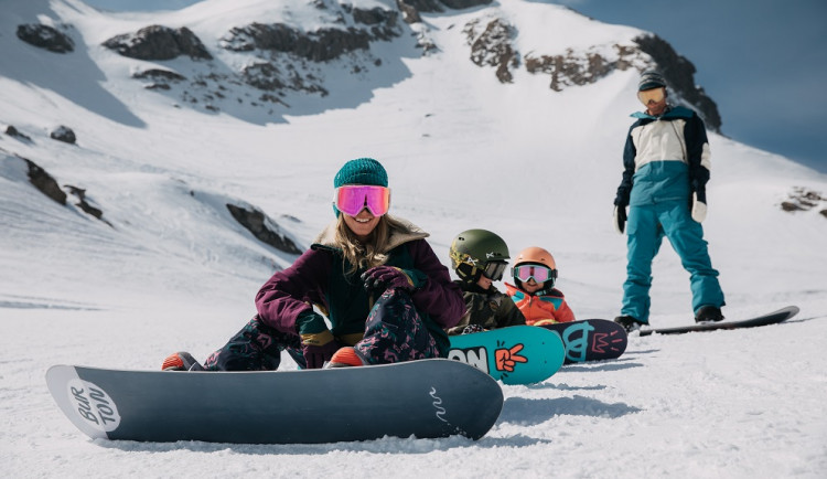 Za vybavení na hory není nutné dávat desítky tisíc. V Brně si půjčíte kompletní výbavu