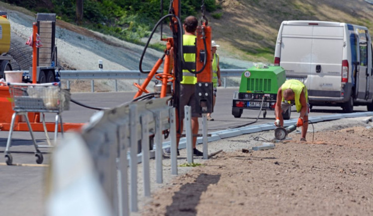 Na údržbu a stavby silnic v Jihomoravském kraji letos padne víc než miliarda