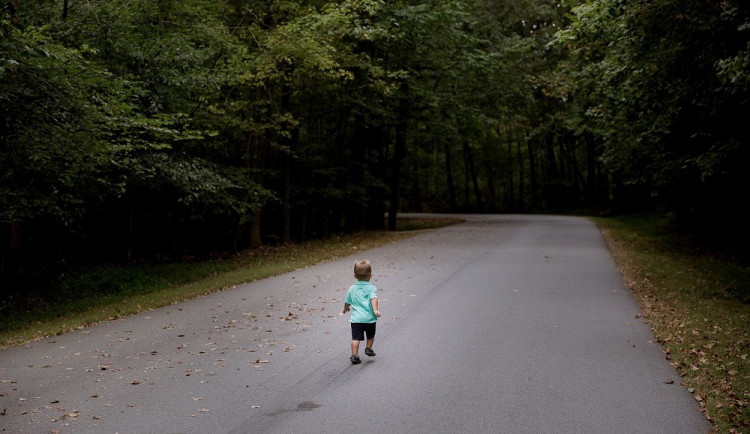 Ženě se v Brně ztratil čtyřletý chlapec. Od brněnských strážníků dostal rady do života