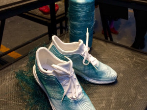 Vytříděná PET lahev se k vám může vrátit v jiné podobě. Jako nová lahev nebo třeba ve formě kabátu.