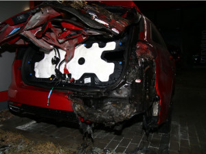 Žena v Brně zapálila auto, druhému nacpala do výfuku větve a na kapotu hodila mrtvou kočku