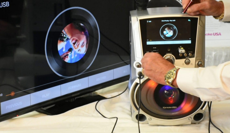 VIDEO: Policie hledá Superstar. Dva zloději v Brně ukradli karaoke