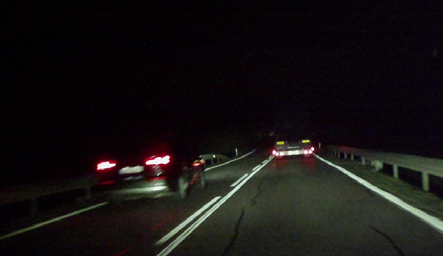 VIDEO: Policisté hledají řidiče, který na Znojemsku předjížděl jako naprostý šílenec