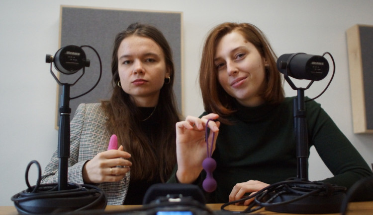 Zuzana (vlevo) a Terezie, autorky podcastu Vyhonit ďábla