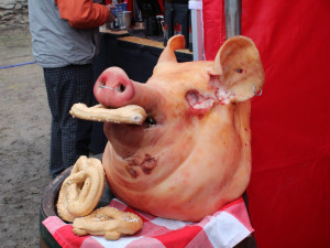 Slavnosti moravského uzeného na hradě Veveří navštívilo o víkendu 5 tisíc lidí