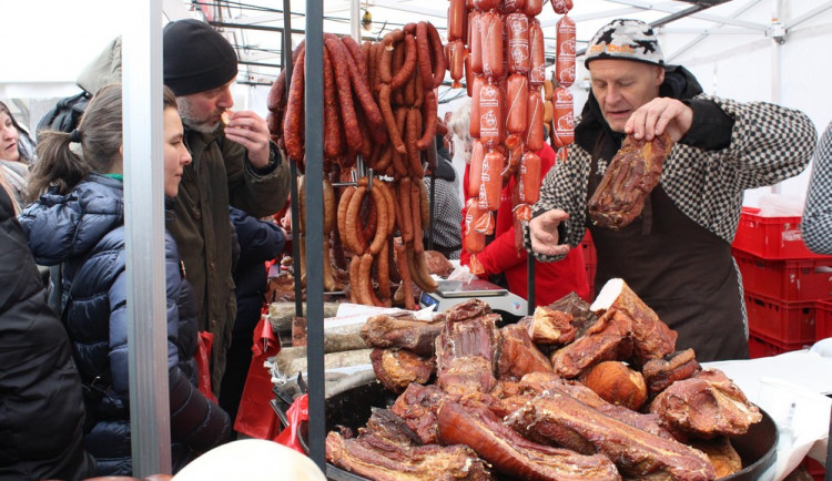Slavnosti moravského uzeného na hradě Veveří navštívilo o víkendu 5 tisíc lidí