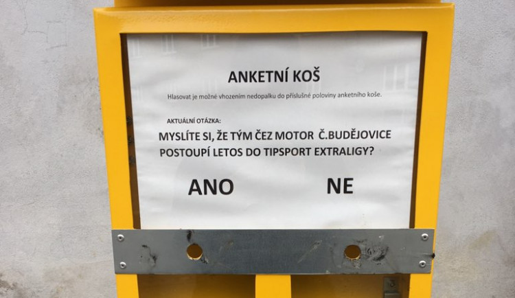 Kuřáci mohou nedopalky odhazovat do anketních košů, svým hlasováním pomohou k čistotě ve městě