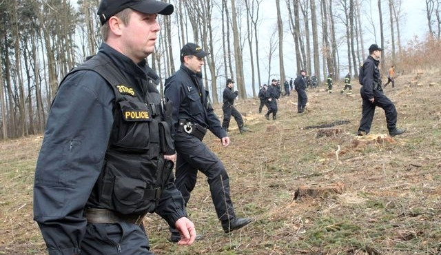 Policisté z Jesenicka pátrali po muži, který vyhrožoval sebevraždou