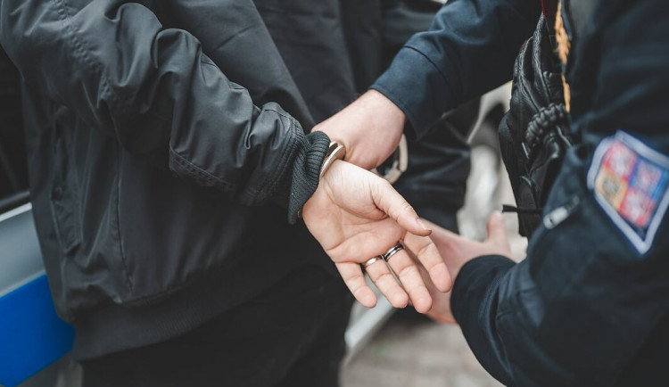 Policisté dopadli muže, který v Brně masturboval u školy