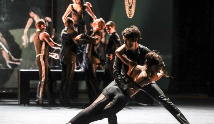 Opatření se dotkne i hry Dáma s kaméliemi, autor Ctibor Bachratý