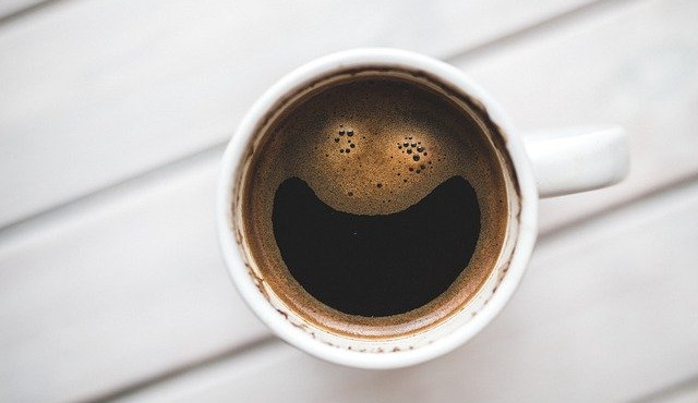 Některé podniky chtějí pomoci zdravotníkům nebo seniorům, nabízí třeba jídlo zdarma