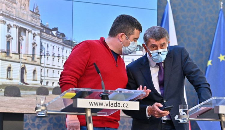 Stát pomůže podnikatelům, přispěje jim na mzdy. Živnostníci nebudou muset půl roku platit zálohy