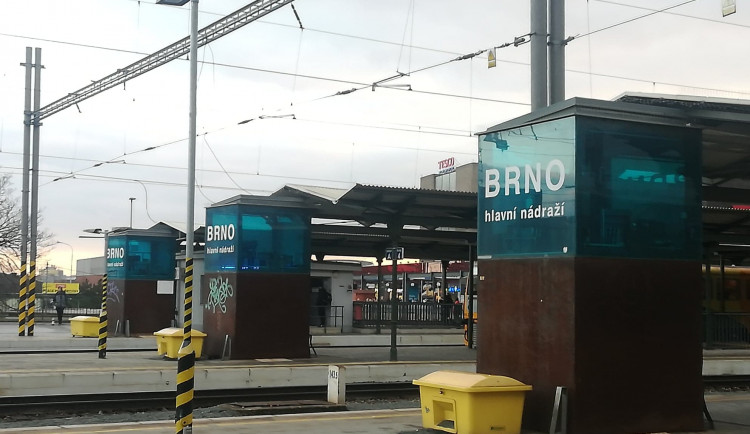Vlak na hlavním nádraží v Brně srazil a zabil muže