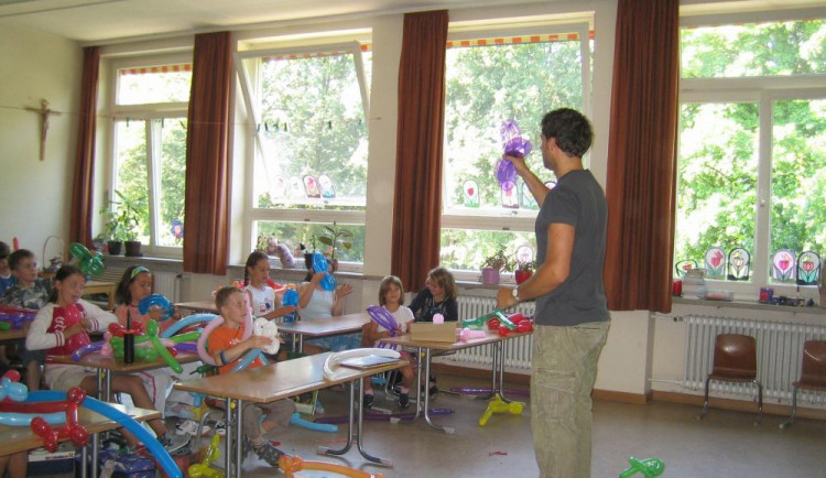 Město ocení dva pedagogy, kteří zachránili život studentce. Titul Učitel roku získá dalších šest kantorů