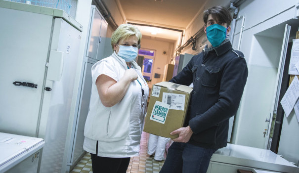 Lidé balíčky svačin pro doktory vykoupili během čtyřiceti hodin