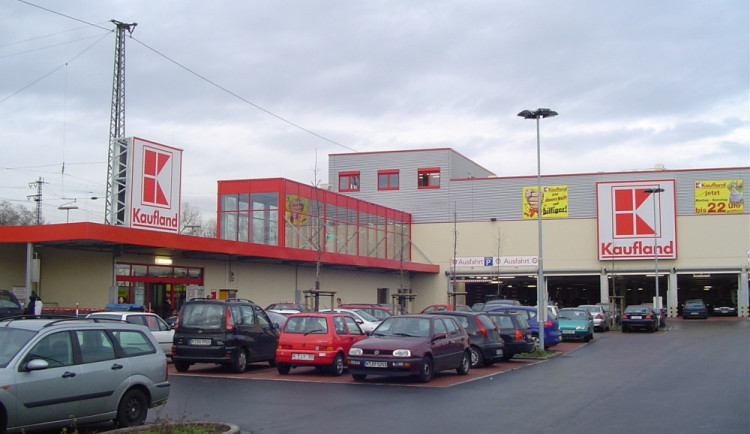 Obchodní řetězce vyplatí zaměstnancům mimořádné odměny