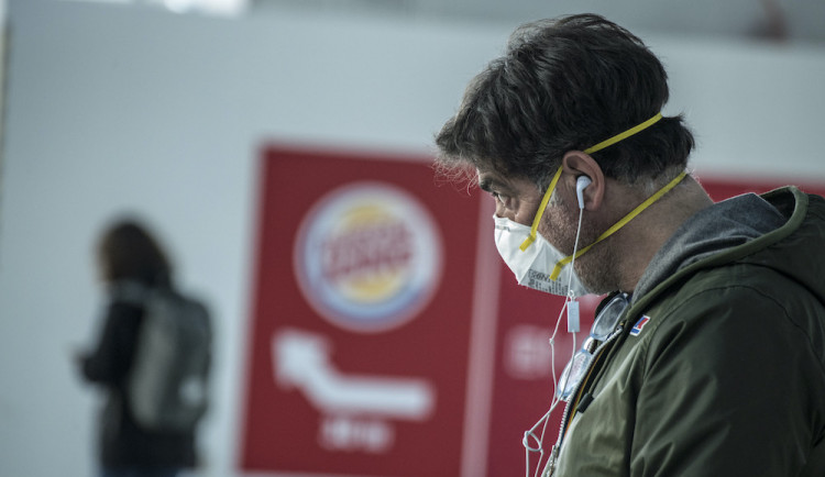 Jihomoravský kraj rozdělí 116.000 respirátorů a 721.000 roušek