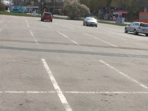 FOTO: Přehrada zůstala o víkendu poloprázdná, policisté chválí brňany za dodržování předpisů