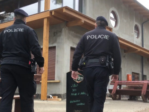 FOTO: Přehrada zůstala o víkendu poloprázdná, policisté chválí brňany za dodržování předpisů