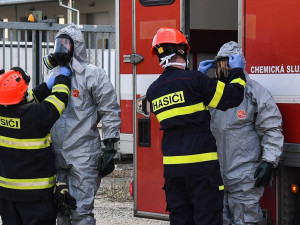 FOTO: Opilému muži stoupla na záchytce teplota na 38,5 stupně, tři strážníci nyní v izolaci čekají na výsledek jeho testů