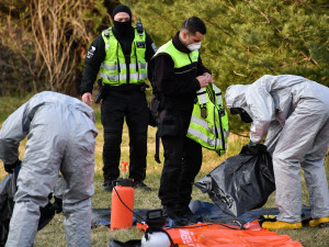FOTO: Opilému muži stoupla na záchytce teplota na 38,5 stupně, tři strážníci nyní v izolaci čekají na výsledek jeho testů