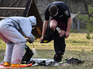 FOTO: Opilému muži stoupla na záchytce teplota na 38,5 stupně, tři strážníci nyní v izolaci čekají na výsledek jeho testů