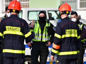 FOTO: Opilému muži stoupla na záchytce teplota na 38,5 stupně, tři strážníci nyní v izolaci čekají na výsledek jeho testů