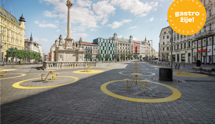 Jíst společně venku a přitom dodržovat vyhlášku. Iniciativa navrhla v Brně bezpečné venkovní gastro zóny