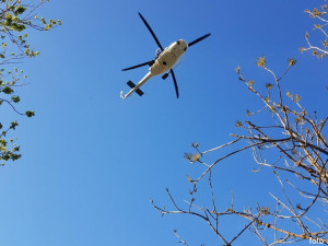 FOTO: Turista se zranil při výstupu na zříceninu, z nepřístupného terénu ho odvážel vrtulník