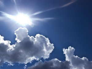 POČASÍ NA STŘEDU: Skoro jasné nebe a teploty okolo 17 stupňů