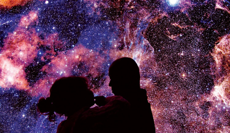 Pozvěte si vesmír do obýváku! Zavřená brněnská hvězdárna funguje dál skrze živá vysílání