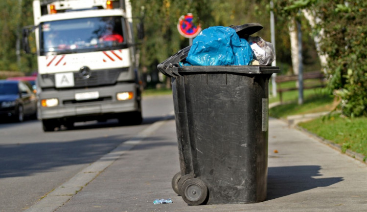 Brňané mohou za odpad platit až do konce srpna, město posunulo splatnost
