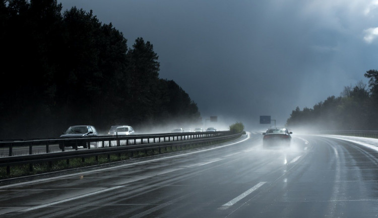 april-weather-2235595_1280