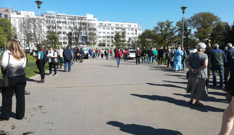 Moravské náměstí o půl desáté dopoledne