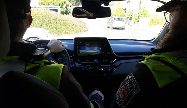 Muž vyhrožoval, že zastřelí svou sousedku. Ta ze strachu zavolala strážníky