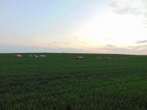 FOTO: Při havárii ultralehkého letadla zemřeli dva lidé, policisté vyšetřují okolnosti