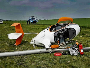 FOTO: Při havárii ultralehkého letadla zemřeli dva lidé, policisté vyšetřují okolnosti