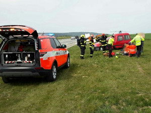 FOTO: Při havárii ultralehkého letadla zemřeli dva lidé, policisté vyšetřují okolnosti