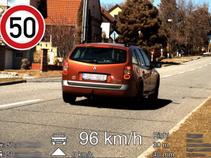 FOTO: Bezohlední řidiči si pletli silnice se závodní dráhou, někteří neměli papíry nebo řídili opilí