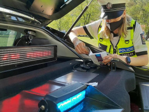 FOTO: Bezohlední řidiči si pletli silnice se závodní dráhou, někteří neměli papíry nebo řídili opilí