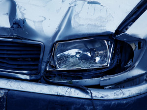 Opilý řidič chtěl v Brně přeparkovat, zůstala po něm čtyři nabouraná auta