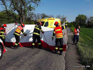 Během včerejška vyjížděli záchranáři šestkrát k nehodám motorkářů, dvě z nich byly smrtelné