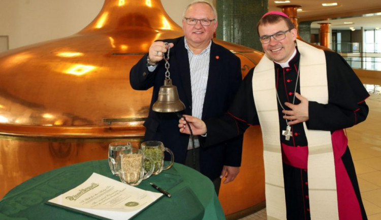 size4-15880764777147-231-pozehnane-pivo-za-papezem-do-vatikanu-neodjelo-bude-se-prodav