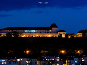 FOTO: Špilberk se rozsvítil na počest lidem, kteří přispěli ke zvládnutí pandemie koronaviru