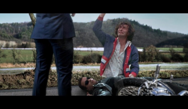 IDEO: Arnold se vrátil z budoucnosti, aby zachránil Bohuše. Brněnští videokouzelníci jsou zpět s EETerminátorem