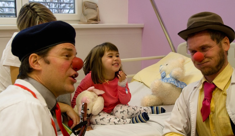 Díky novému programu Virtuální klauniády se mohou hospitalizované děti „tváří v tvář“ setkat se Zdravotním klaunem