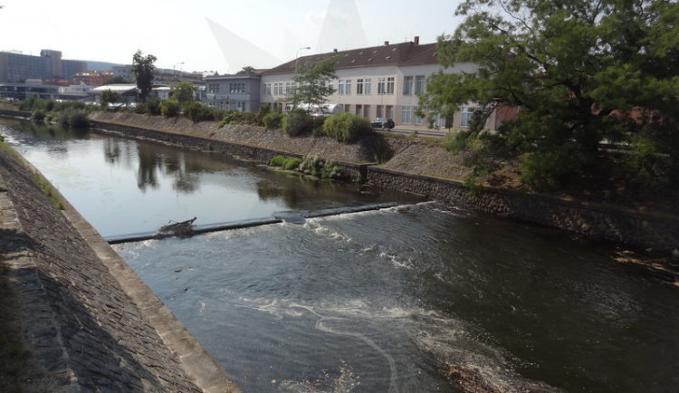 Teplárny protáhnou v Brně horkovod dnem řeky Svratky