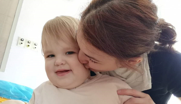 Pátý měsíc v nemocnici. Malá Beátka z Brna se potýká se vzácnou metabolickou poruchou